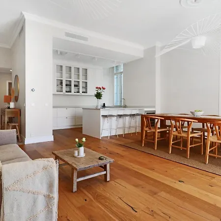 Bright Renovated And Spacious شقة *