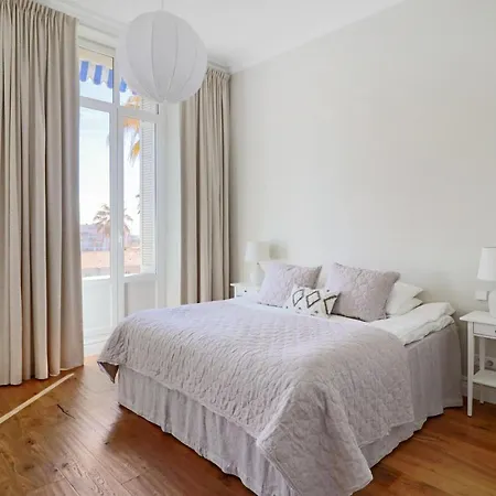Bright Renovated And Spacious *